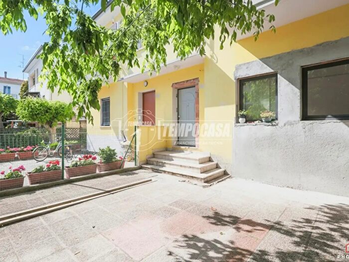 Appartamento con 6 locali in vendita in Imola