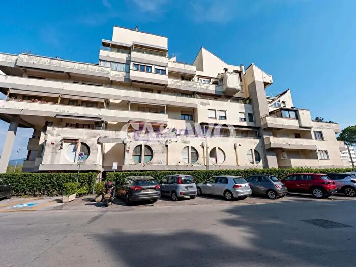 Appartamento con 5 locali in vendita in Via Adolfo Omodeo, Pisa