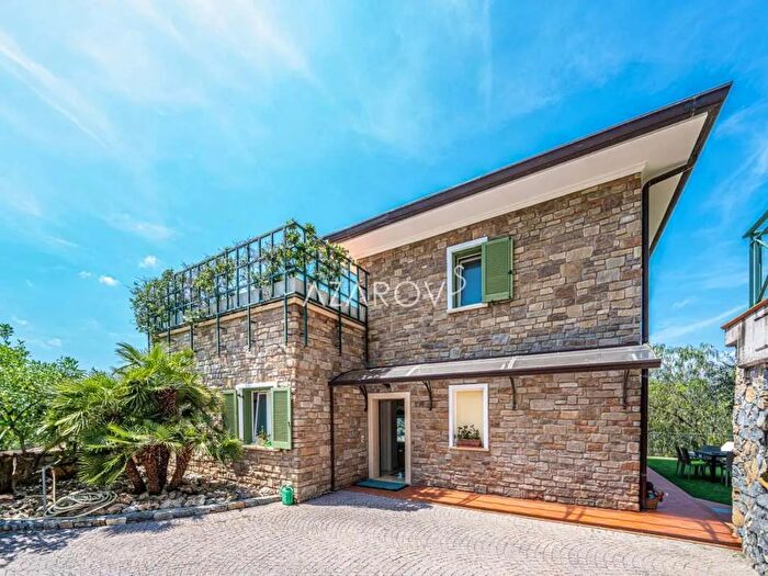 Casa con 5 locali in affitto in Bordighera