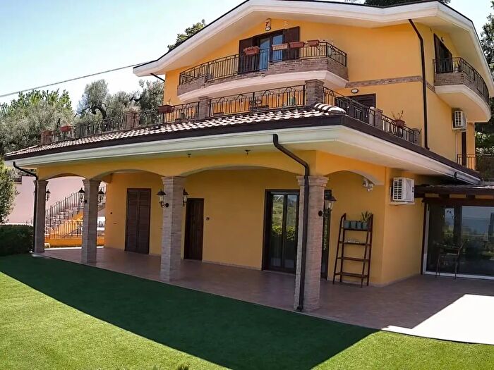 Appartamento quadrilocale in affitto in Via di Sotto, Pescara
