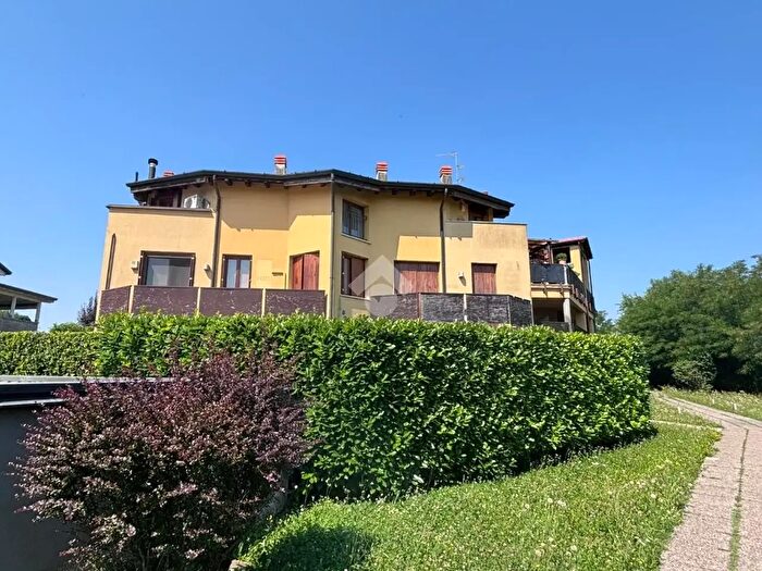 Appartamento trilocale in vendita in Via S Mauro, Lesmo