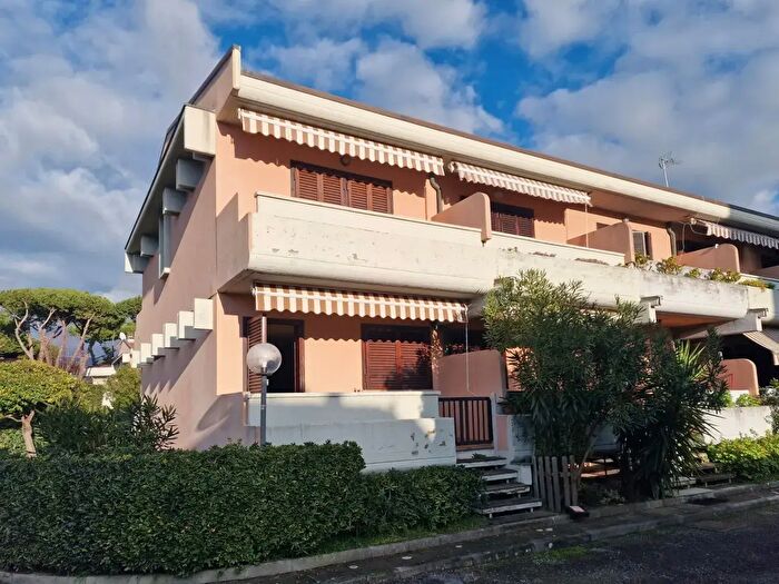 Casa trilocale in vendita in Massa