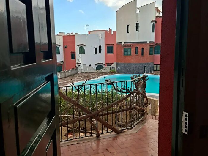 Casa con 8 locali in vendita in Catania