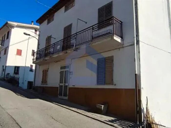 Casa con 6 locali in vendita in Via del Carmine, Tornareccio
