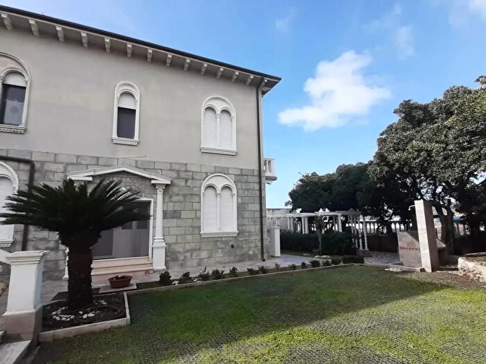 Appartamento con 5 locali in vendita in Rosignano Marittimo