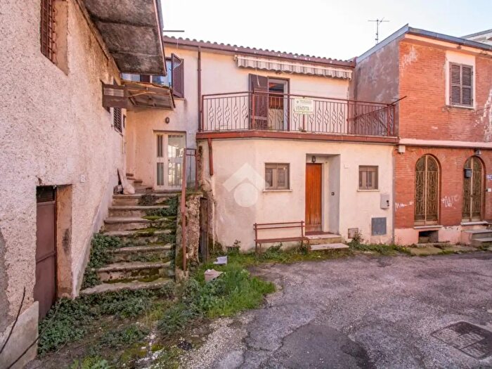 Casa quadrilocale in vendita in Borgo Provaroni, Poggio Bustone