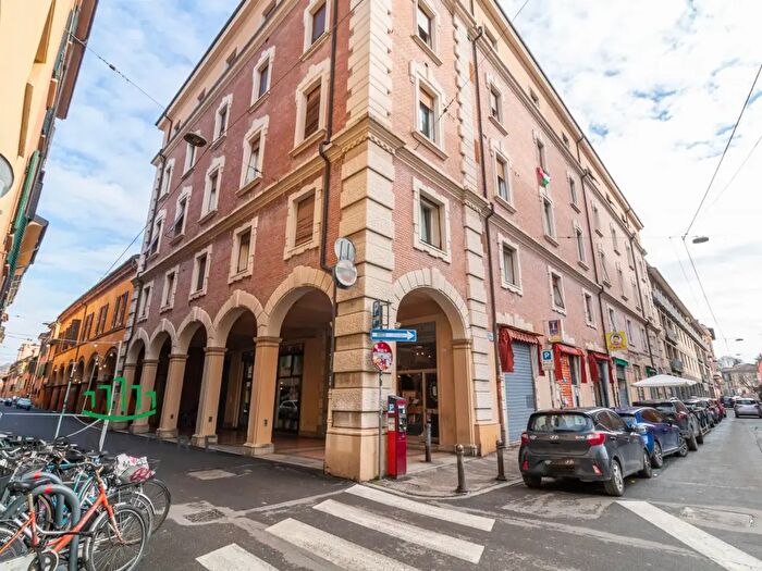 Appartamento quadrilocale in vendita in Via Fondazza, Bologna