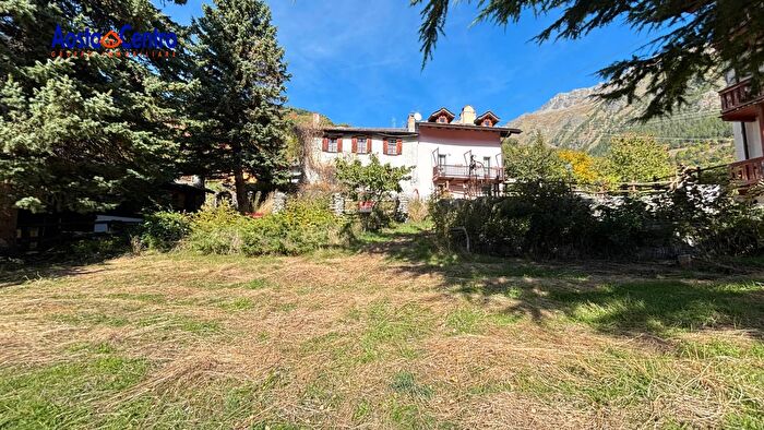 Casa con 5 locali in vendita in Rue De Vachery, Etroubles