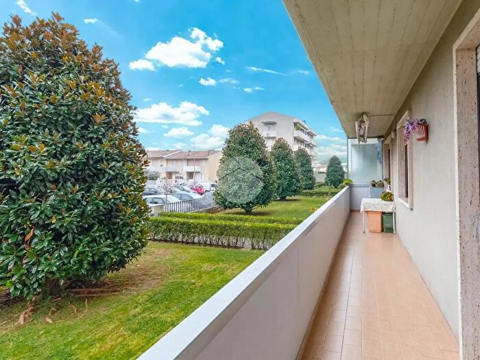 Appartamento quadrilocale in vendita in Via Tagliamento, Bussolengo