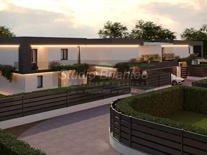 Casa quadrilocale in vendita in Verano Brianza