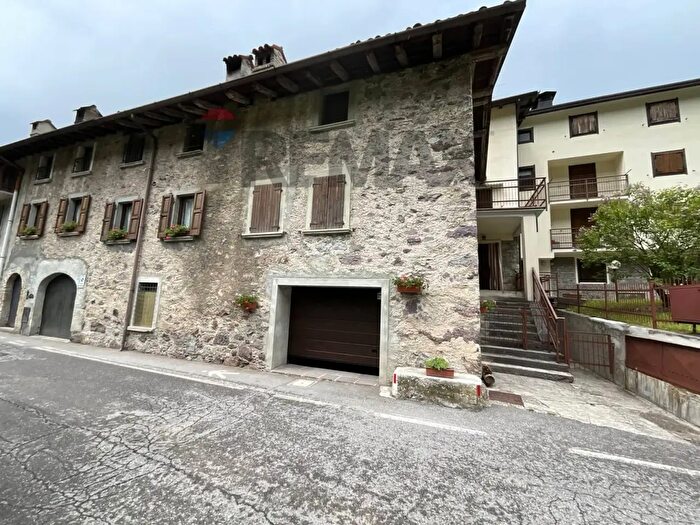 Casa bilocale in vendita in Via Portico, Ardesio