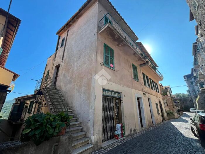 Appartamento trilocale in vendita in Via Alfredo Baccelli, Castel Madama