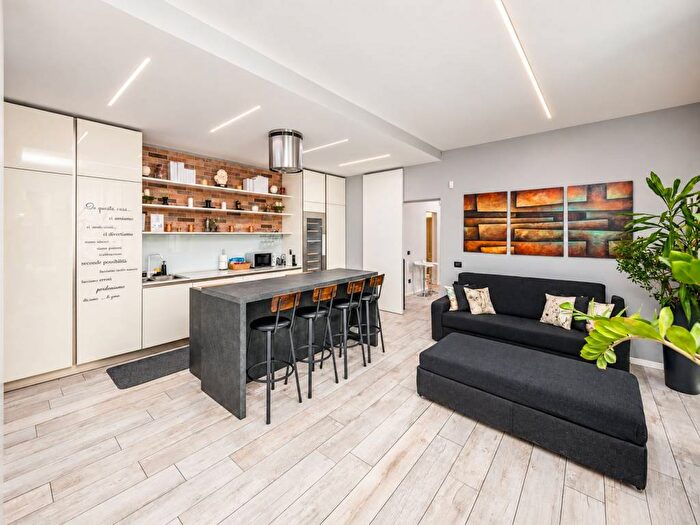 Appartamento trilocale in vendita in Via Marcello Malpighi, Porta Venezia, Milano