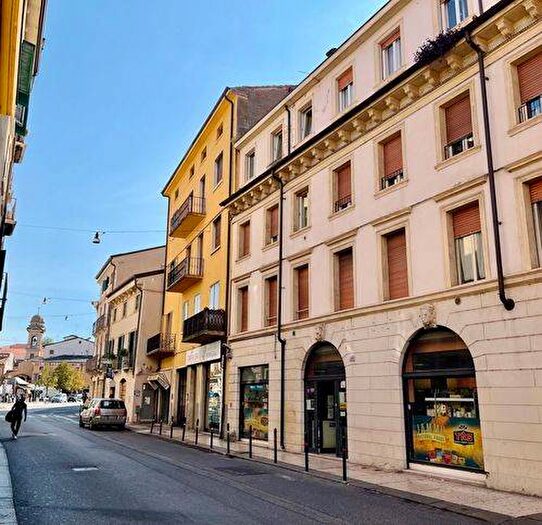 Appartamento quadrilocale in affitto in Via Venti Settembre, Veronetta, Verona