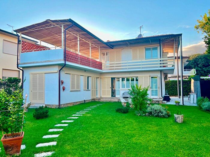 Casa quadrilocale in affitto in Via San Giovanni Bosco, Pietrasanta