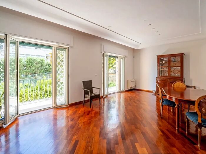 Appartamento con 5 locali in vendita in Via Giovenale, Napoli