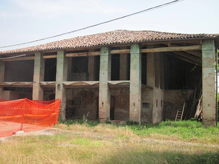 Casa con 6 locali in vendita in Strada Gherbella, Portile Paganine, Modena