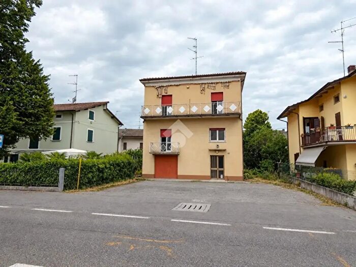 Appartamento trilocale in vendita in Via Dante Alighieri, Cadelbosco Di Sopra