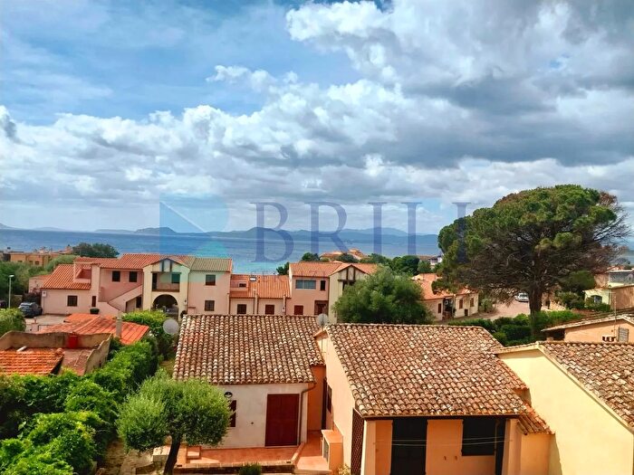 Casa con 15 locali in vendita in Golfo Aranci