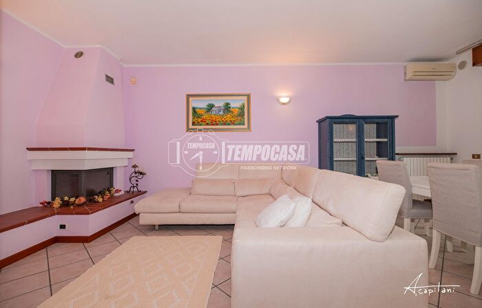 Casa quadrilocale in vendita in Piazza Don Augusto Vaienti, Cesena