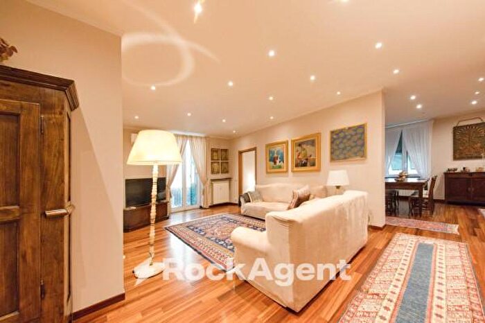 Appartamento trilocale in vendita in Via Paolo Giacometti, Genova