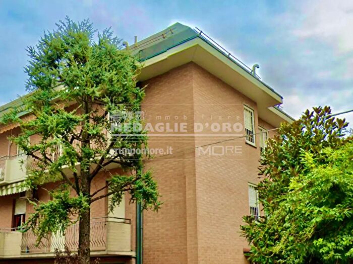 Casa con 6 locali in vendita in Modena