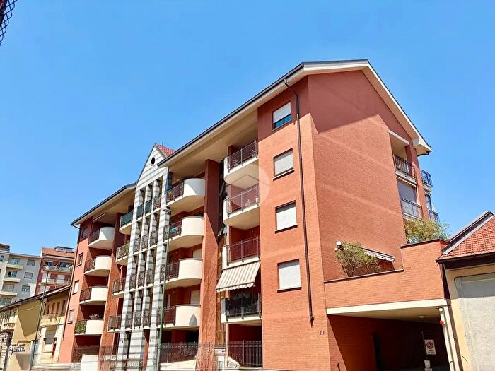 Appartamento quadrilocale in vendita in Via Noasca, Torino