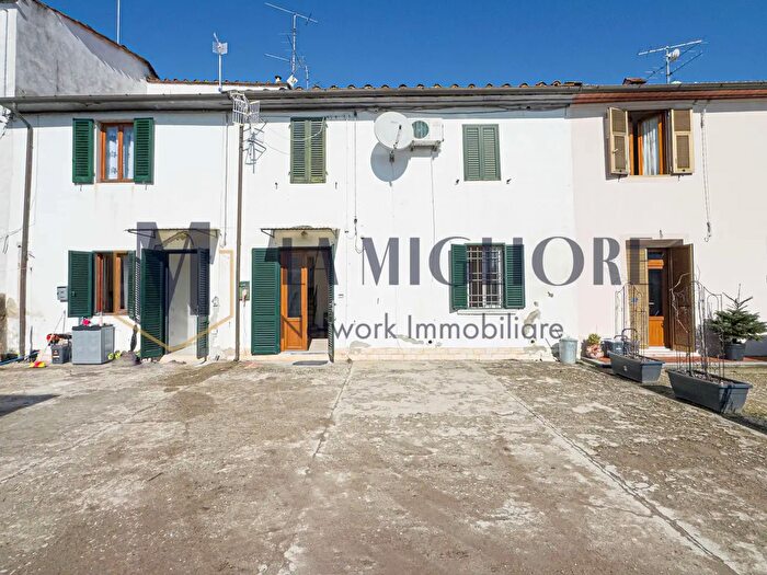 Casa trilocale in vendita in Via Pratese, Pistoia