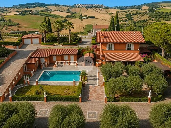 Casa con 6 locali in vendita in Contrada Castelletta, Potenza Picena