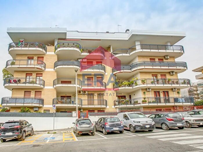 Appartamento trilocale in vendita in Via Catilina, Pomezia