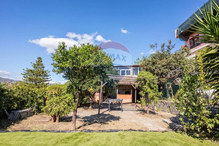 Casa quadrilocale in vendita in Via Santa Venera, Giardini Naxos