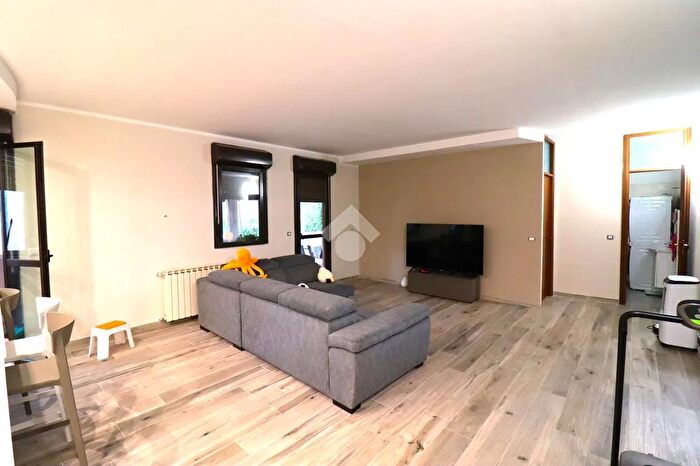 Appartamento quadrilocale in vendita in Via Baccelli, Terni