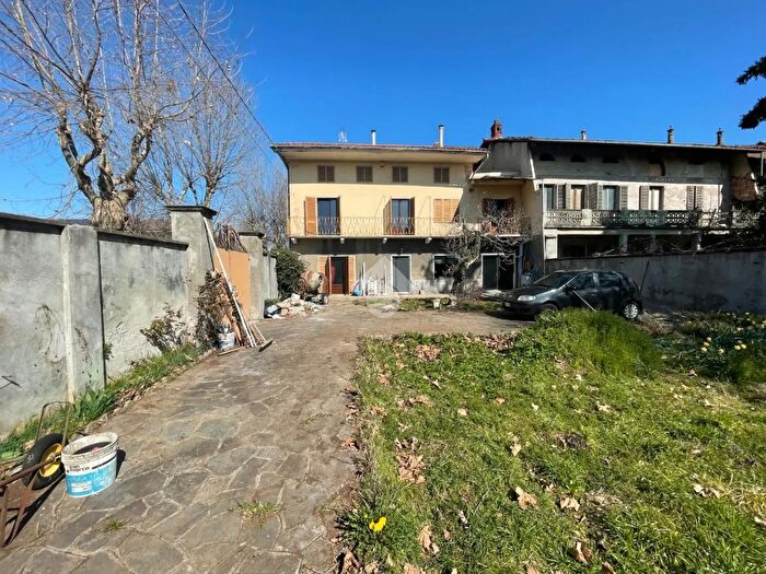 Casa con 7 locali in vendita in Viale Malpiardo, San Giusto Canavese