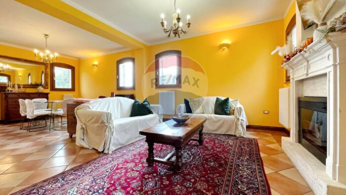 Casa con 13 locali in vendita in Vigodarzere