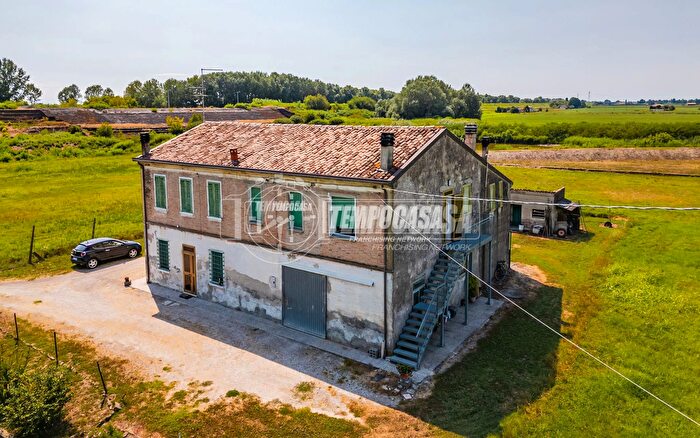 Casa con 9 locali in vendita in Via Nazionale, Poggio Renatico
