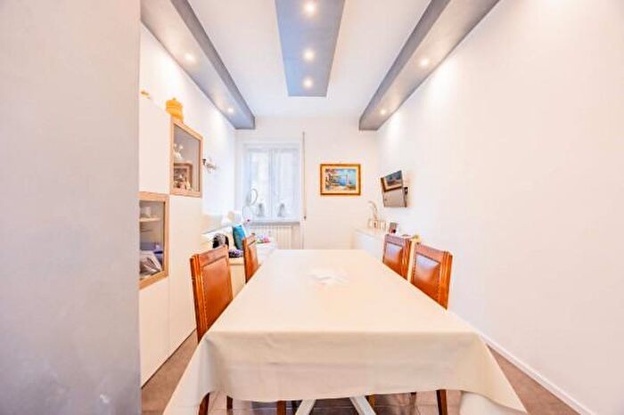 Appartamento trilocale in vendita in Corso Peschiera, Torino