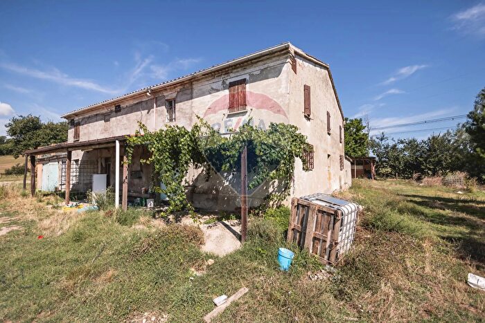 Casa con 6 locali in vendita in Tavullia