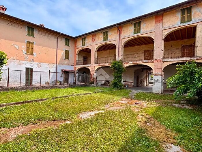 Case in Vendita e in Affitto - 2