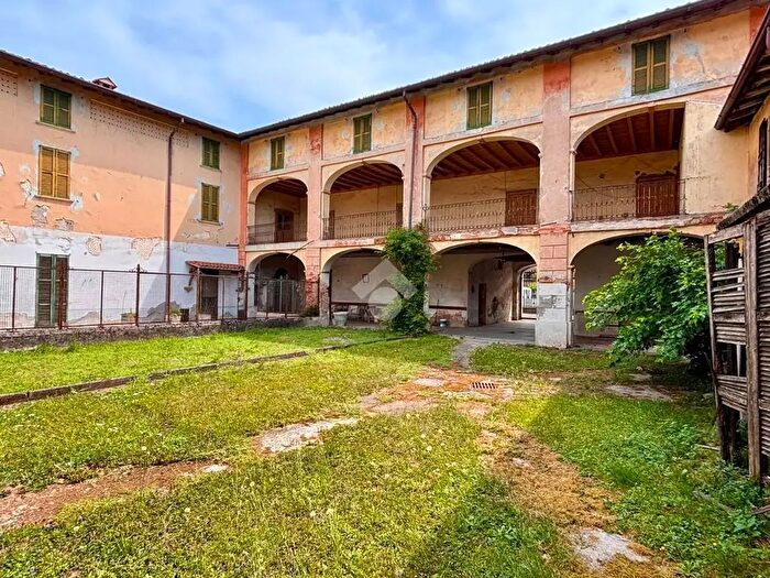 Casa con 20 locali in vendita in Via Alessandro Manzoni, Castel Rozzone