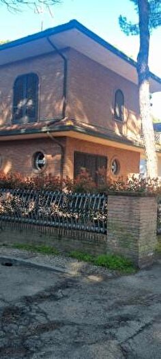 Casa con 6 locali in vendita in Viale Ludovico Ariosto, Cervia