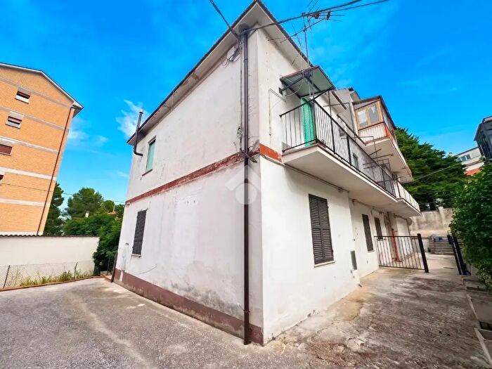 Appartamento quadrilocale in vendita in Via Giuseppe Viola, Chieti