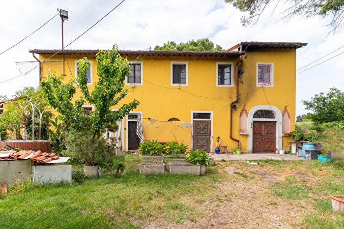 Casa con 8 locali in vendita in Brusciana Fi, Empoli