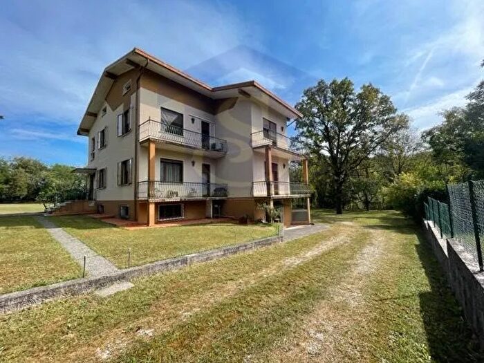 Casa con 18 locali in vendita in Budoia