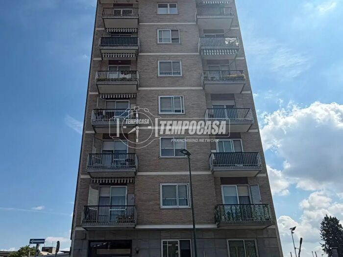 Appartamento trilocale in vendita in Strada della Pronda, Torino