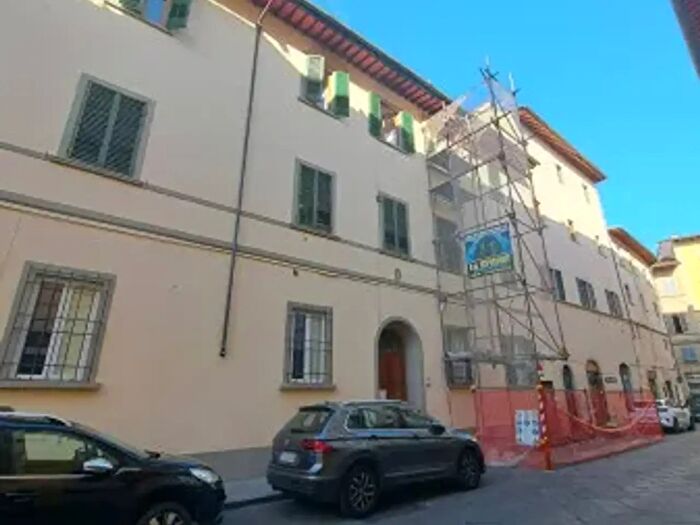 Appartamento con 6 locali in vendita in Via delle Ruote, Firenze