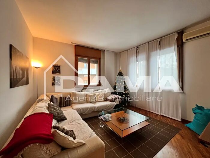 Casa con 16 locali in vendita in Via Cerchia, Forli