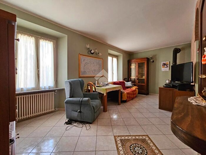 Appartamento quadrilocale in vendita in Via Mazzini, Castel Boglione