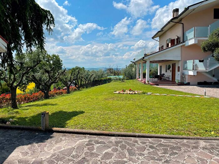 Casa con 13 locali in vendita in Contrada Montetinello, Monteprandone