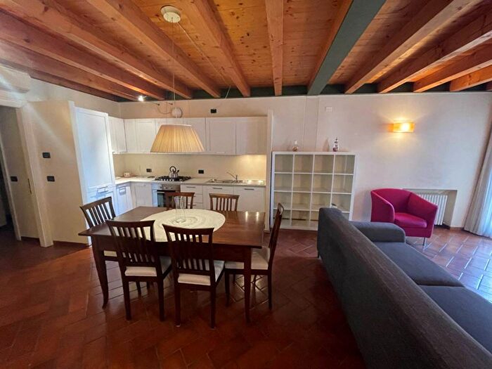 Appartamento bilocale in affitto in Contra Giuseppe Garibaldi, Centro Storico, Vicenza