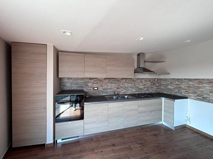 Appartamento trilocale in affitto in Via Arciprete Salvator Romano, Centro, Altavilla Milicia